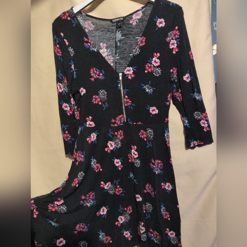 Floral Express Dress - Picture 4 of 7